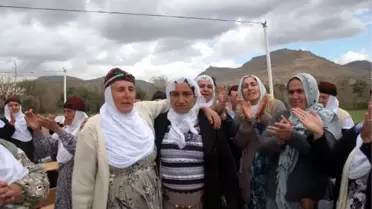 Kadınlar, 54 Yıllık Kan Davasını Barış Yemeği ile Bitirdi