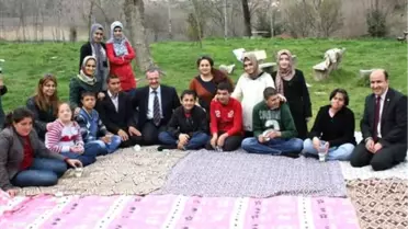 Üniversiteli Öğrencilerden Engelli Çocuklara Gezi Programı