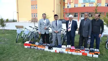 Öğrencilere Gönül Elçilerinden Hediye