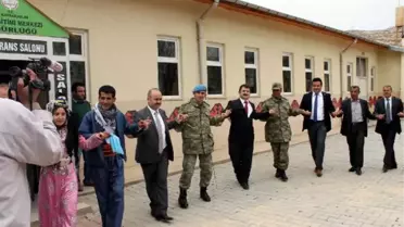 Eruh'ta Barış Halayı