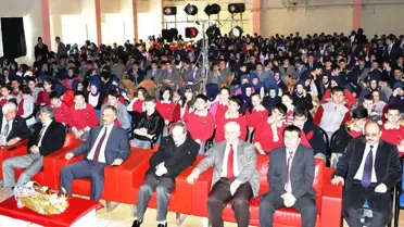 Of Belediyesi'nden Öğrencilere Tiyatro Gösterisi