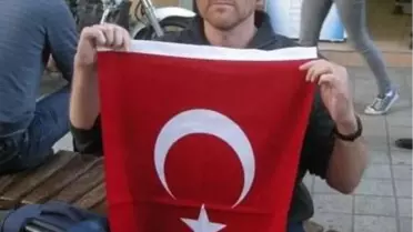 Türk Bayrağı Açan Fransız 'Psikolojik Sorunlarım Var' Dedi Serbest Bırakıldı