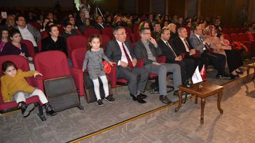 Tekden Kolejinden İngilizce Drama Festivali