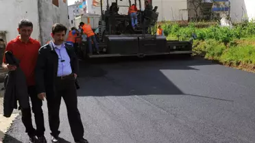 Başkan Gümrükçüoğlu, Asfalt Çalışmalarını Yerinde İnceliyor