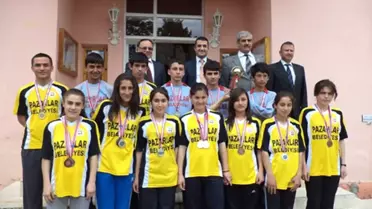 Şampiyonlar Kaymakam Çınar'ı Ziyaret Etti