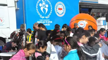 Spor Tırı, Manisa'da Dostluk Kazandı
