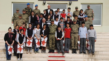 Mehmetçik, Kışlada Öğrencileri Ağırladı