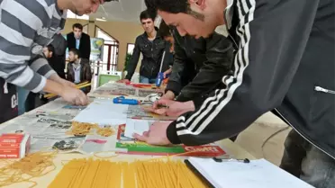 Öğrenciler Makarnadan Köprü Yaptı