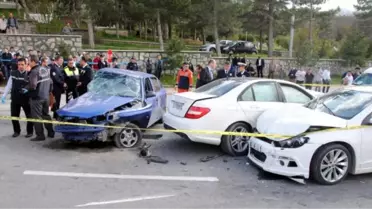 Refüjü Aşarak Diğer Şeride Geçen Otomobilin Sürücüsü Öldü