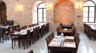 6 Asırlık Mekanda Yemek Molası