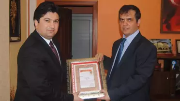 Başhekim Sayit Uslu'ya İlçe Kaymakamı Bayram Gale'den Başarı Belgesi