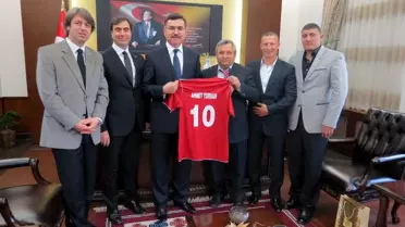 Şampiyon Erdekspor Yönetiminden Vali Turhan'a Ziyaret