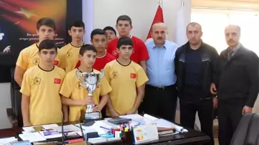 Ömer Yılmaz Şampiyonları Kabul Etti