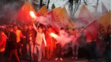 Galatasaraylılar Demirören'i İstifaya Çağırdı