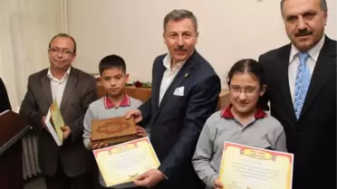 İlkokul Öğrencilerine Kuran-I Kerim Dağıtıldı