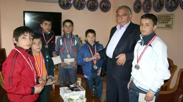 Oltulu Güreşçiler Takım Halinde 'Üçüncü' Oldu