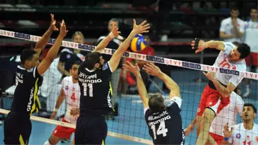 Halkbank, Fenerbahçe Grundig'i Eleyerek Finale Yükseldi