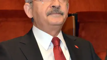 Kılıçdaroğlu, 'Söz Meclisten İçeri' Adlı Oyunu İzledi