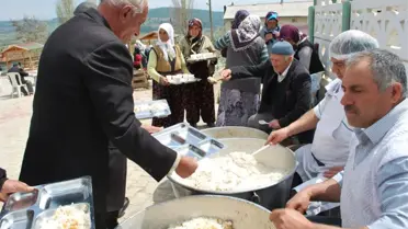 Pazarlar'da 3 Bin Kişiye Kutlu Doğum Pilavı