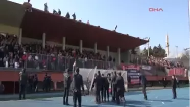 Zonguldak Kömürspor Maçında Olaylar Çıktı