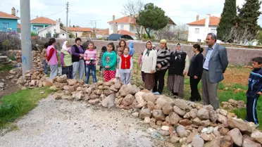 Eşme'de Vatandaşların Yol İsyanı
