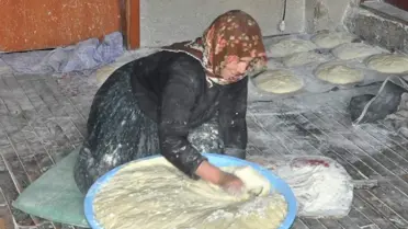 52 Yaşındaki Melahat Gökpınar Sandıklıspor'un En Ateşli Taraftarı