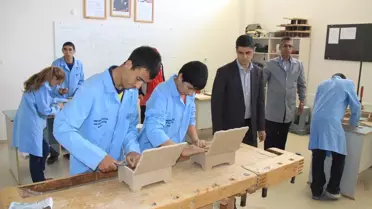 (Özel Haber) Zihinsel Engelli Öğrenciler Mobilya Fabrikası Gibi Üretim Yapıyor