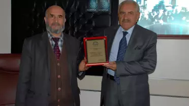 Besni Müftüsü'nden İş Adamı Alkan'a Plaket