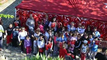 İzmirli Öğrencilerden Bayraklı Babaya Ziyaret
