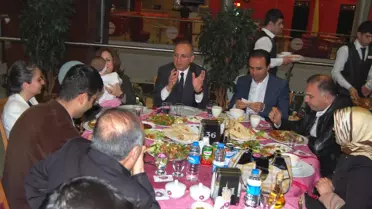 Vali Yurdakul'dan Teşekkür Yemeği