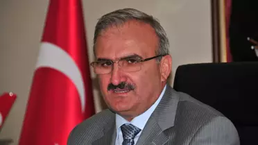 Vali Karaloğlu, Cenaze Törenine Katıldı