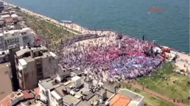 İzmir'de 1 Mayıs İki Meydanda Kutlanıyor