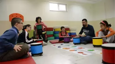 Özel Çocuklara Müzikli Terapi