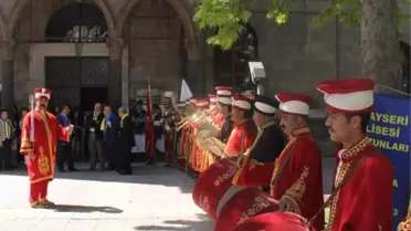 Mezunlar, 120 Yıllık Okullarında Buluştu