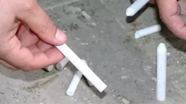 Tozsuz Tebeşir de Masum Değil