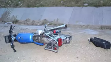 Motosiklet Minibüse Çarptı: 1 Ölü, 1 Yaralı