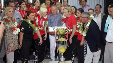 Muratpaşa'lı Melekler Şampiyonluğu Kutladı