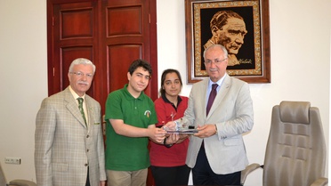 Çanakkale'den Dönen Öğrenciler'den Vali Daşöz'e Ziyaret