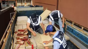 Mobilyaların Arasından Kaçak Sigara Çıktı