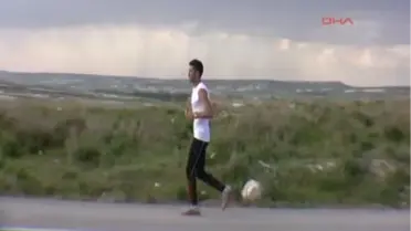 Maratoncu Akın, Beyaz Show'a Koşuyor Maratoncu Akın Yeniceli, Kanal D Televizyonunda Yayınlanan...