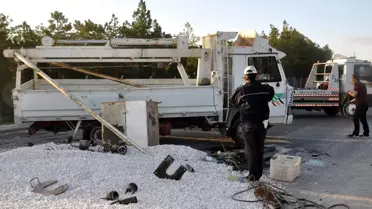 Niğde'de Kamyonet Devrildi: 1 Ağır, 3 Yaralı