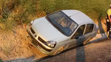Otomobil Şarampole Devrildi: 2 Yaralı