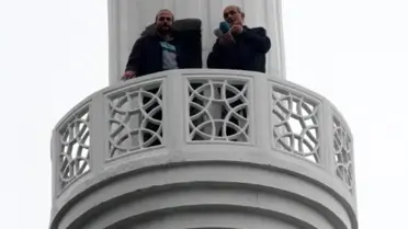 İnşa Ettiği Minareye Çıktı, Alacağını İstedi