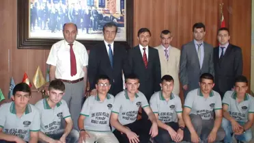 Yerköy Kaymakamı Gale, Robot Yarışmasında Başarılı Olan Öğrencileri Kabul Etti