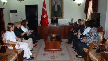 Hemşire ve Ebeler Vali Özçimen'i Ziyaret Etti