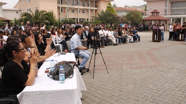 (Özel)selçuk'ta İlk Kez İngilizce Şarkı Yarışması Düzenlendi