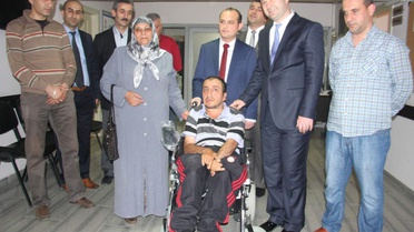 Ak Partililer Her Gün İki Ekmek Parasıyla İki Engelliye Akülü Araba Aldı