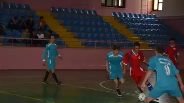 Gençler Kendi Haftaları İçin Futsal Oynuyor