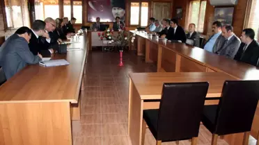 Manyas Kaymakamı Mustafa İkbal Ekşi, Daire Müdürleri ile Bir Araya Geldi