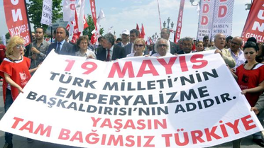 200 Metrelik Bayrakla Yürüdüler